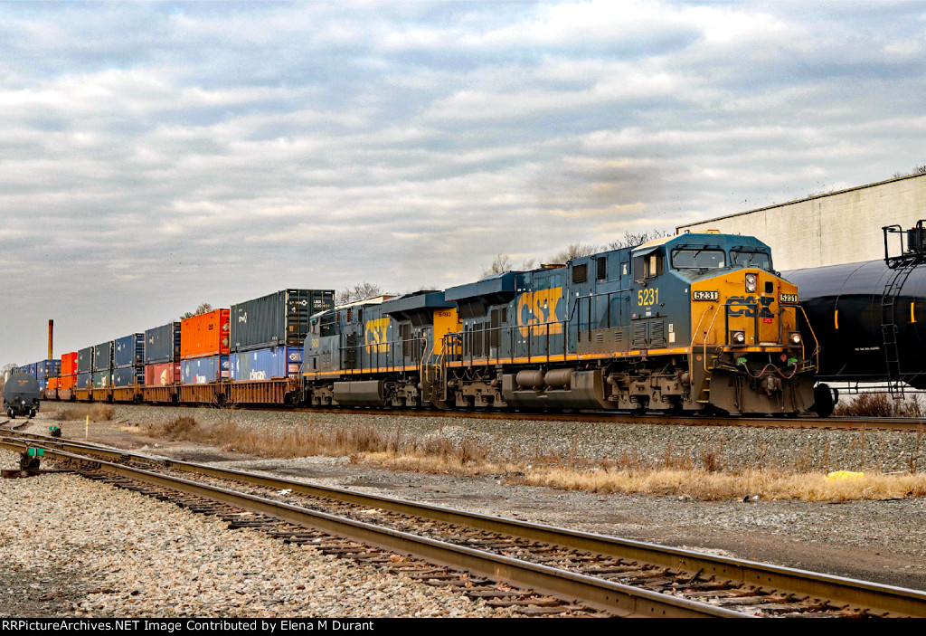 CSX 5231 on Q-158